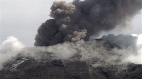 Popocatépetl registra columna de mil 100 metros tras explosión