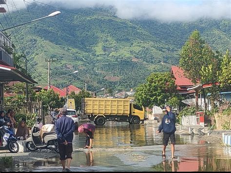 Foto Musibah Banjir Dan Tanah Longsor Di Kota Sungai Penuh Kabupaten