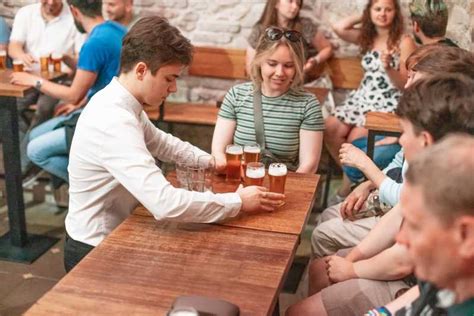 Praga Esperienza Di Degustazione Di Birra Ceca GetYourGuide