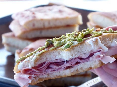 Focaccia Con Mortadella Burrata E Pesto Di Pistacchi I Pasticci Ni