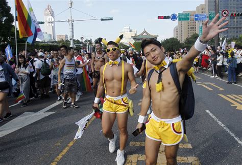Best Thousands Gather For Taiwans Gay Pride Ahead Of Landmark Referendum Artofit