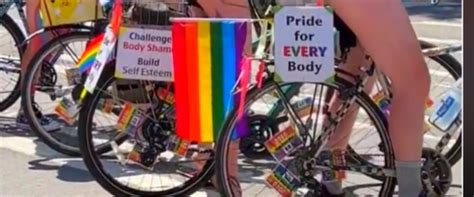 CHOCANTE Parada Gay nos EUA tem ciclistas nus na frente das crianças