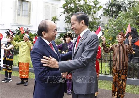 Indonesian President Hosts Welcome Ceremony For Vietnamese Counterpart