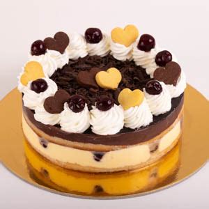 Torta Chantilly Amarene Cortinovis Dolci E Gelati Pasticceria E