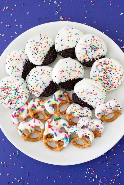 White Chocolate Dipped Oreos