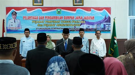 Sekdakab Solok Medison Lantik Dua Pejabat Administrator Mimbar Sumbar