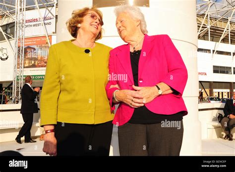 Wife peter unveiling brian clough peter taylor monument pride park hi-res stock photography and ...