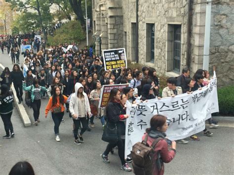 382호 이화여대 박 대통령 학교 방문 반대시위 열려