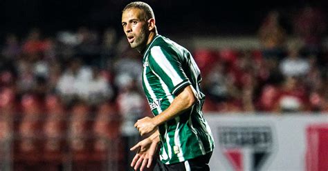 Islam Slimani De Retour En France