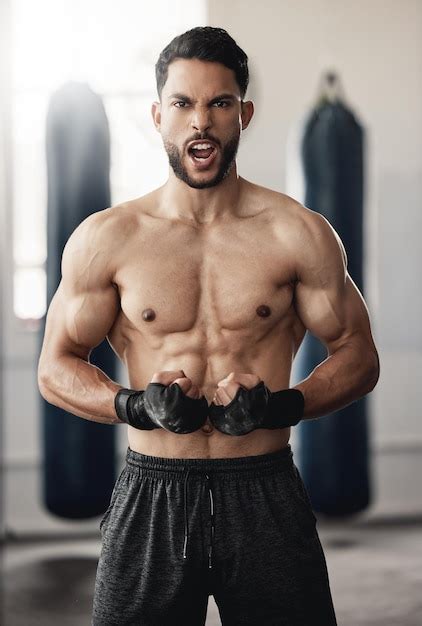 Boxen stark und boxer mann porträt im training workout oder fitness