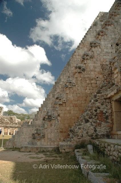 Mx054 Piramide Tovenaar Uxmal