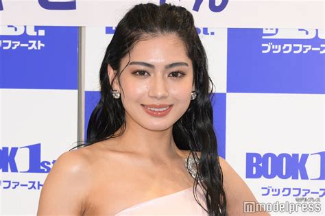 画像10 18 10頭身モデル・ギャビー、初写真集で大胆露出「“全部脱いでます”くらいのカットが」 穴開きドレスで登場＜faith＞ モデルプレス