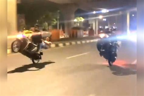 Viral Aksi Muda Mudi Di Makassar Freestyle Ugal Ugalan Jadi Sorotan