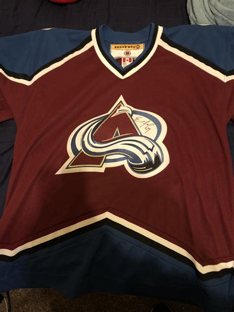 CO Avalanche gifted, question about the signature : hockeyjerseys