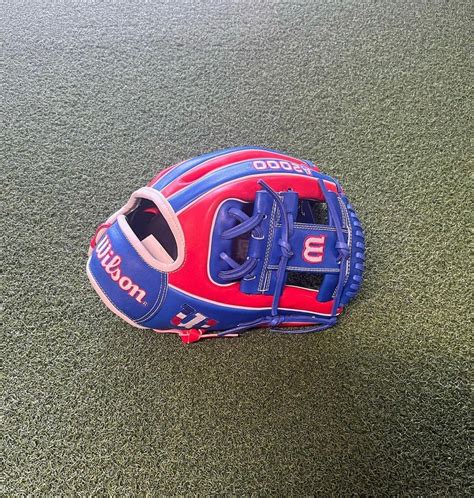 Wilson Exclusive Infield 11.5" A2000 Baseball Glove | SidelineSwap