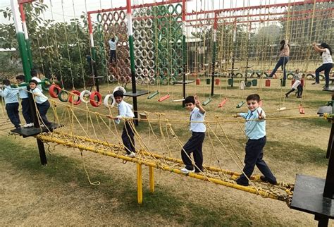 Why Should Schools Take Children to Theme Parks for Picnics?