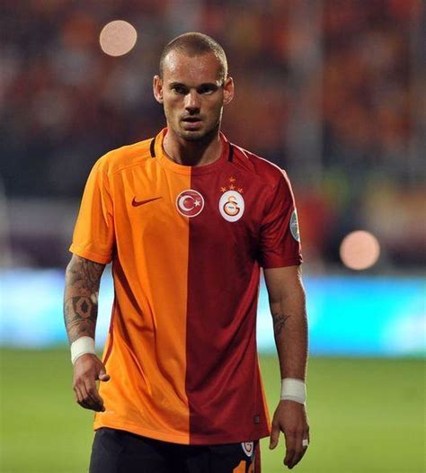 Sneijder den sürpriz karar Futbol Haberleri