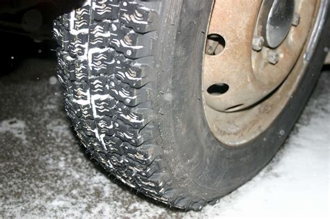 Зимняя шипованая резина для Нивы ВАЗ21214 выбрать.