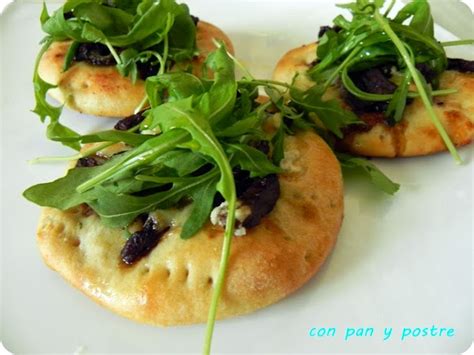 Con pan y postre Pizzitas de ternera macerada rúcula y queso de cabra