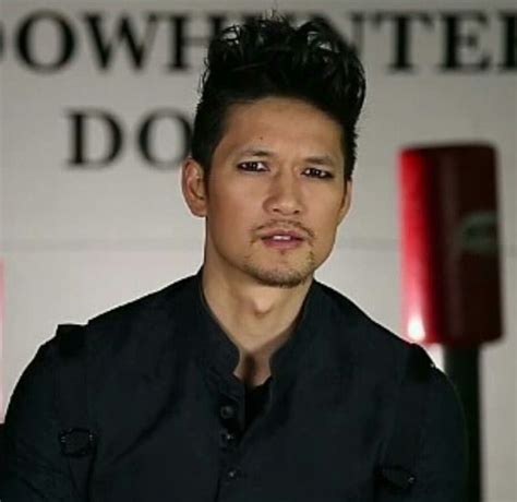 Harry Shum Jr Aka Magnus Bane Cazadores De Sombras Cazadores Sombras