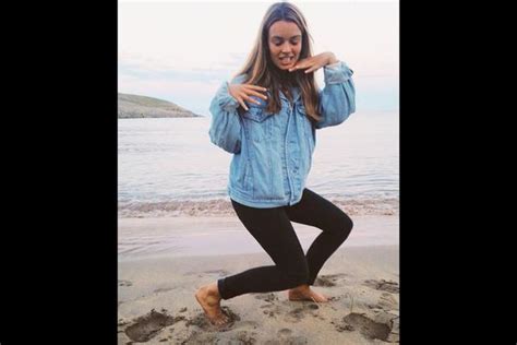 Emma Mackey La Doble De Margot Robbie Que Deslumbra En Sex Education Fotos Tvmas El