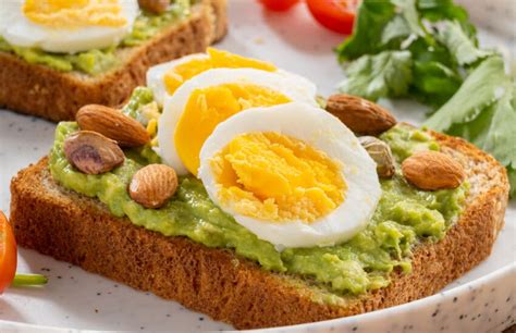 Toast De Aguacate Con Huevo Cocido Delination