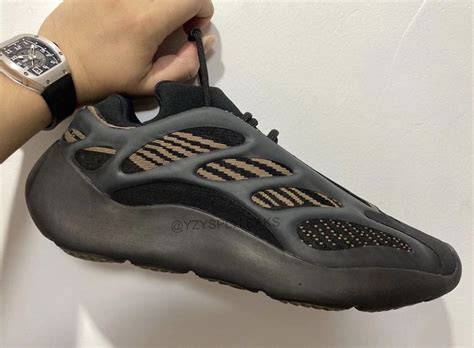 Adidas Yeezy 700 V3 Clay Brown Gy0189 Release Date Info Sneakerfiles