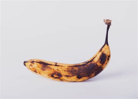 how to stop bananas from turning brown once cut overnight 12