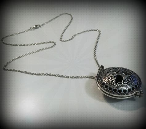 Aromatherapy Necklace Diffuser Necklace tree of Life Silver Locket ...