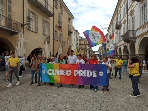 Un Onda Arcobaleno Ha Invaso Le Strade Di Cuneo Cuneodice It