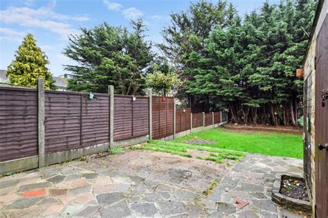 St Lukes Road Southend On Sea Essex Ss2 3 Bed Semi Detached House For Sale £299 995