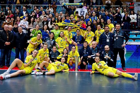 Nun Lvares Conquista Ta A Da Liga Feminina De Futsal Viana Tv