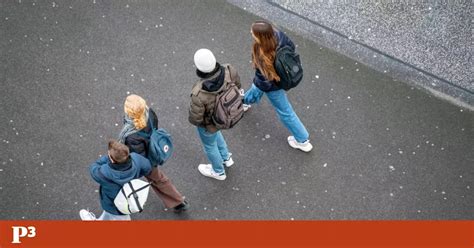 50 Anos Do 25 De Abril Três quartos dos jovens portugueses têm uma