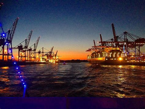 Lichterrundfahrt Bei Nacht Ber Den Hafen Hamburgs Hafenrundfahrt