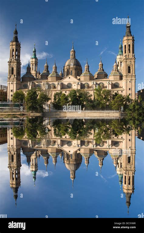 Basilique Notre Dame Banque De Photographies Et Dimages Haute