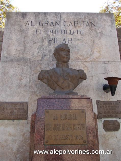 Foto Pilar Plaza 12 De Octubre Busto Gral San Martin Pilar