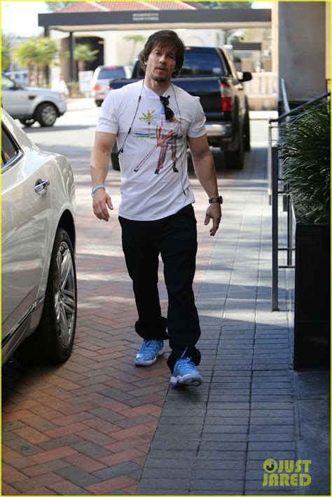 Mark Wahlberg Rolls Around In His Rolls Royce While Christmas Shopping: Photo 3267998 | Mark ...