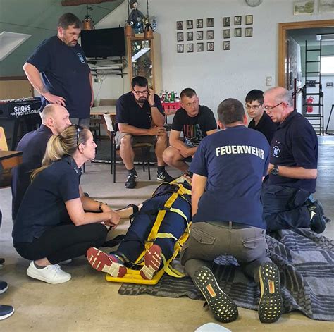 Erste Hilfe Kurs Fortbildung Feuerwehren Der Stadt Leun