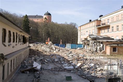 Akademiska sjukhuset, rivning av hus A2, A3 , A4 och A6. Till vänster ...