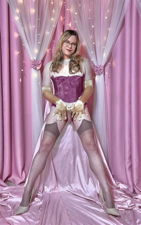 Joanie A Mature Tv Models Her Purple Sabrina Bustier Photo Ashemaletube