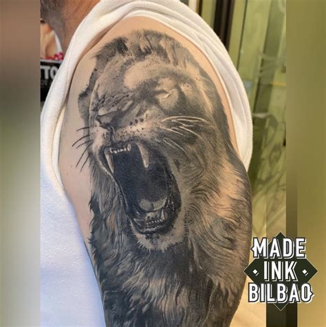 Tatuaje cover león brazo Made Ink Bilbao