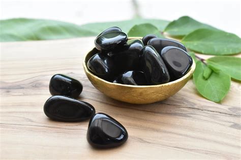 Black Obsidian Meaning Properties Guide 101 • The Green Crystal