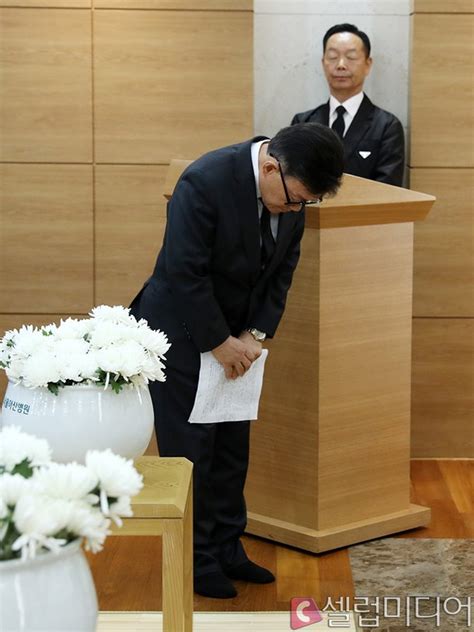 셀럽포토 故 서세원 영결식 참석한 엄영수 한국코미디언협회장 네이트 연예