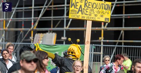 Mehr Als Festnahmen Bei Corona Protesten In Berlin