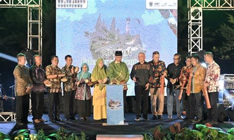 Gubernur Mahyeldi Luncurkan Kalender Iven Pariwisata Sumatera Barat