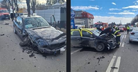 Două taxi uri implicate în accident în Pitești ArgesPress