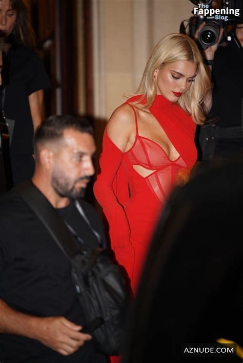 Kendall Jenner Sexy Flaunts Her Hot Figure In A Spicy Red Dress At Loreal Spring Summer Show In