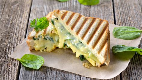 Here S How Trisha Yearwood Makes Grilled Cheese Even More Delicious