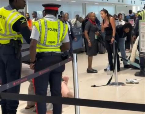 Bark Di Trute Lady Stripped Naked At Airport And Behaved Boisterously
