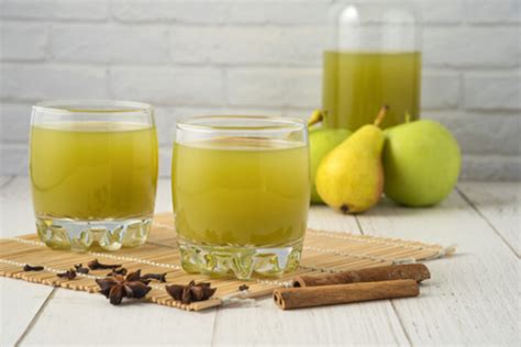 5 Amazing Health Benefits of Pear Juice (Recipe Included) - Tan Do